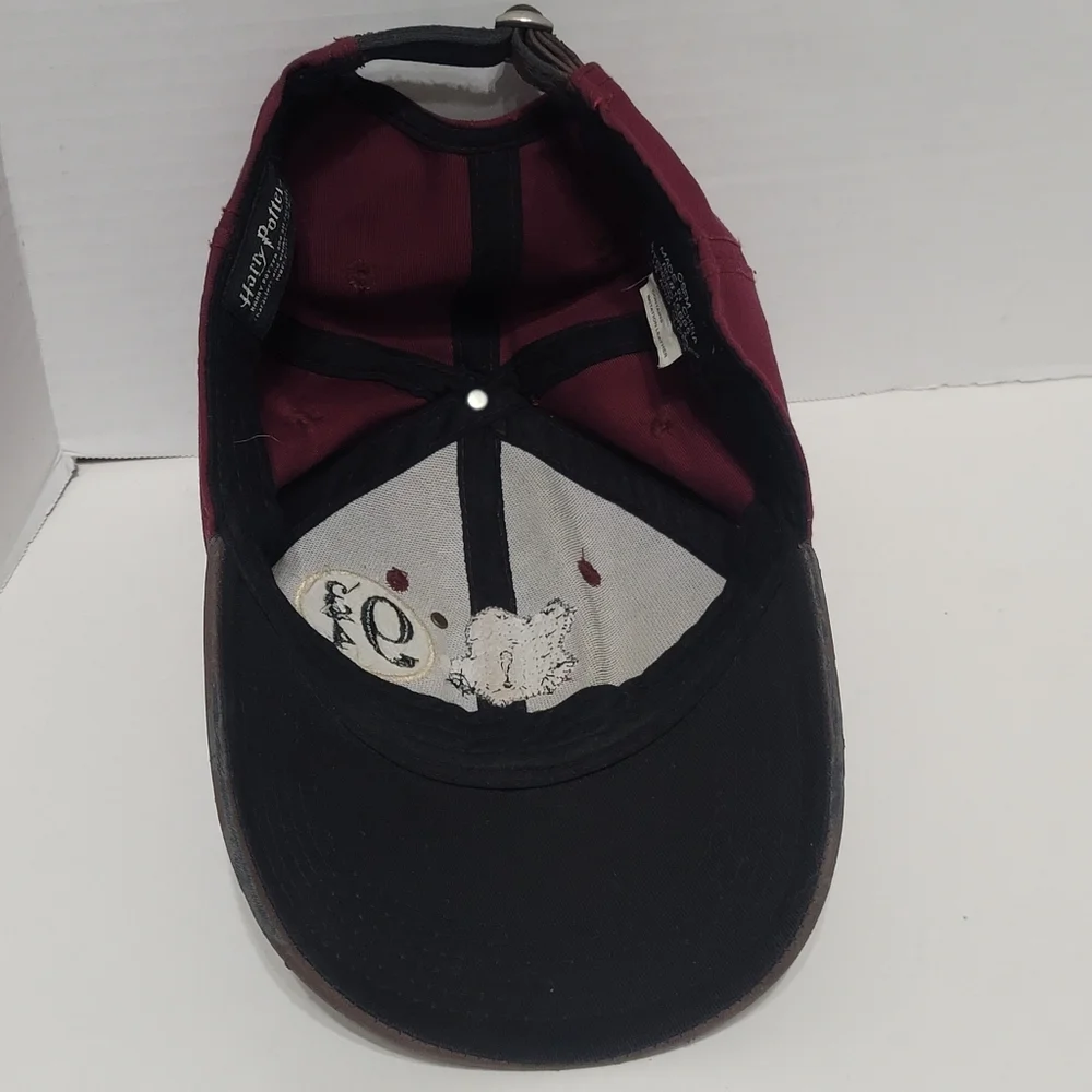 Harry Potter Platform 9 3/4 Maroon Hat Wizarding World Universal Studios OSFM - Picture 10 of 11